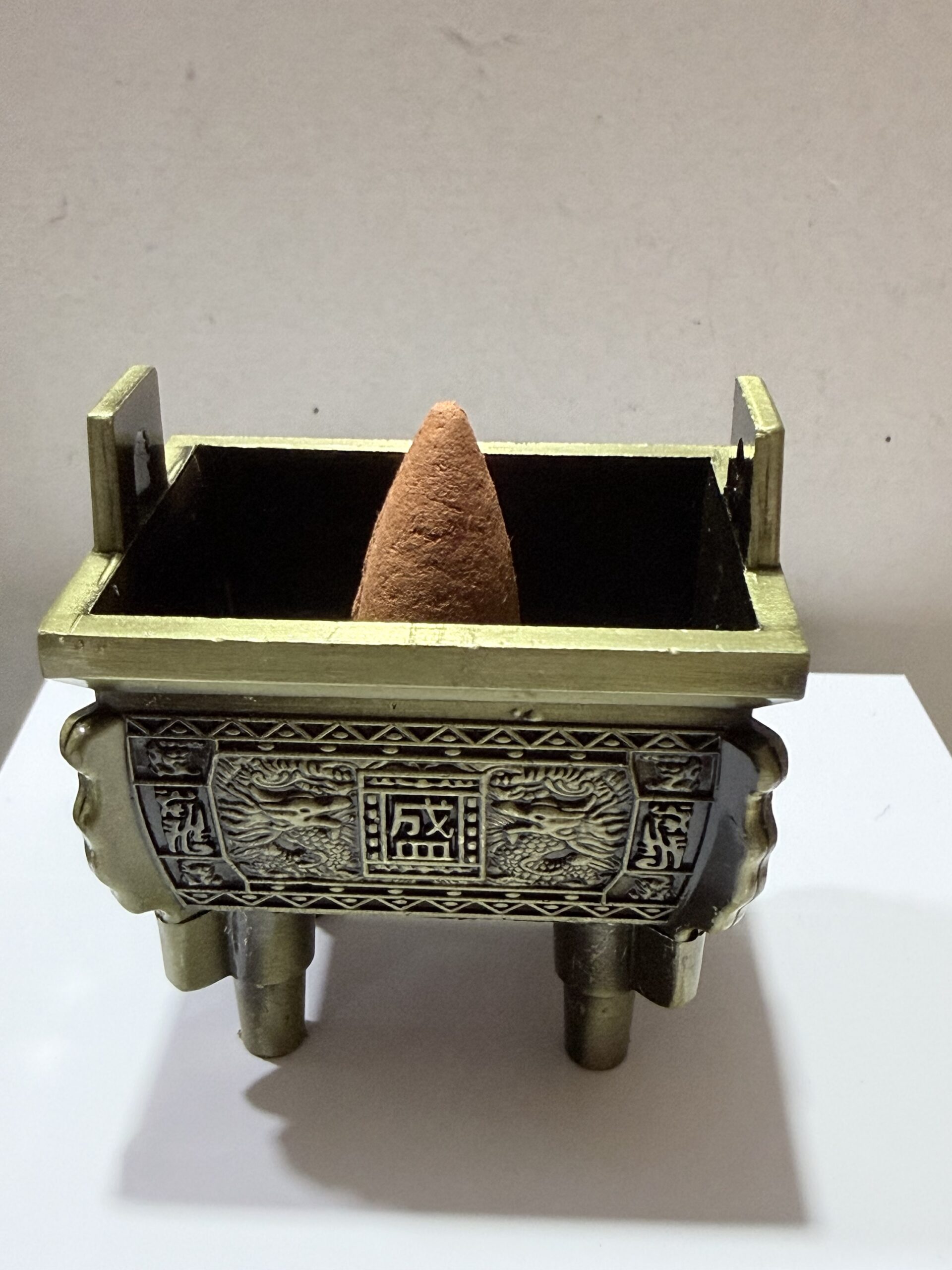 Sahumador Ding Chino – Conos de Incienso 🏺🐉✨