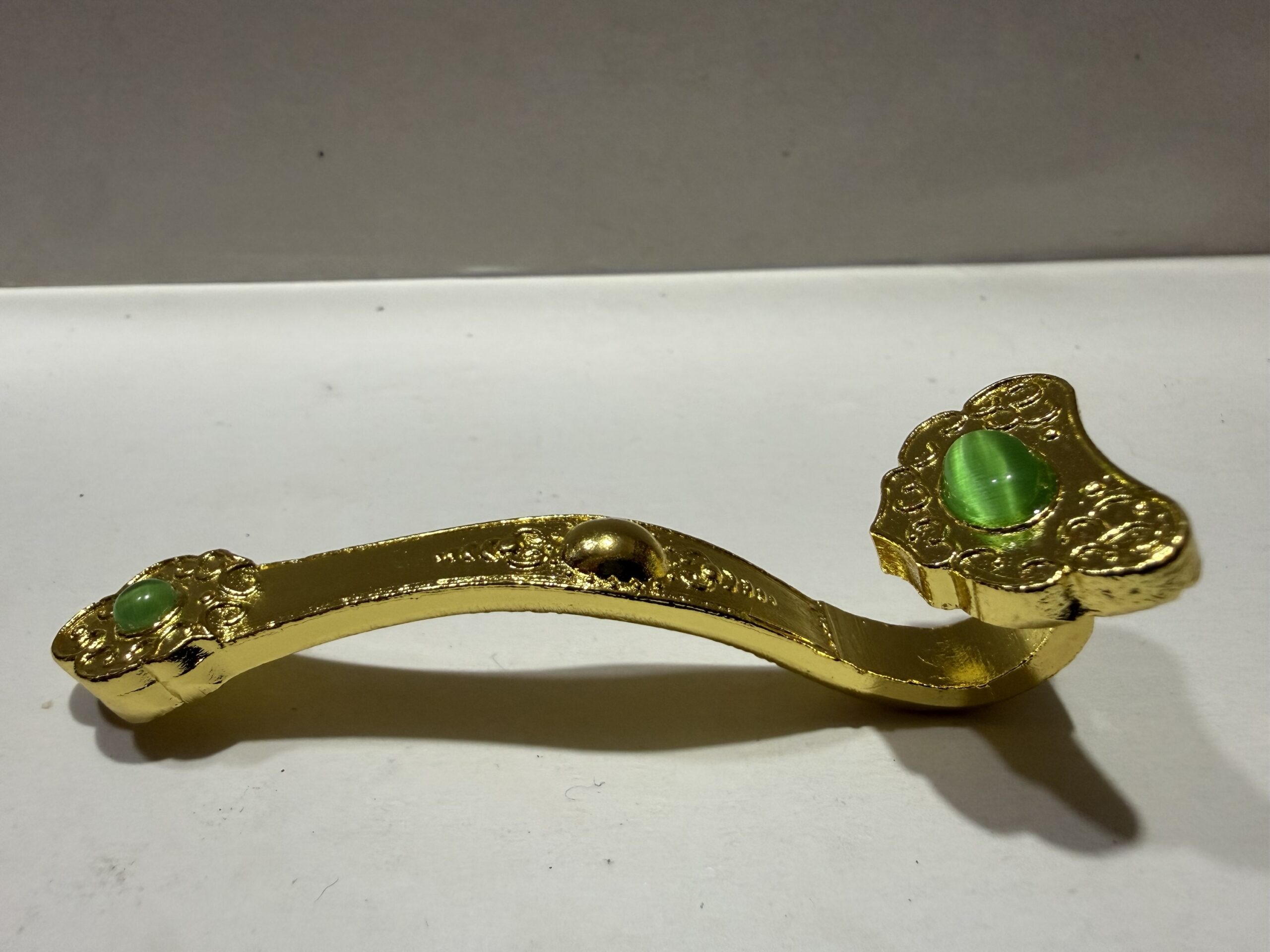 Ruyi Dorado – Amuleto de Autoridad y Buena Fortuna 🪷✨ - Imagen 2