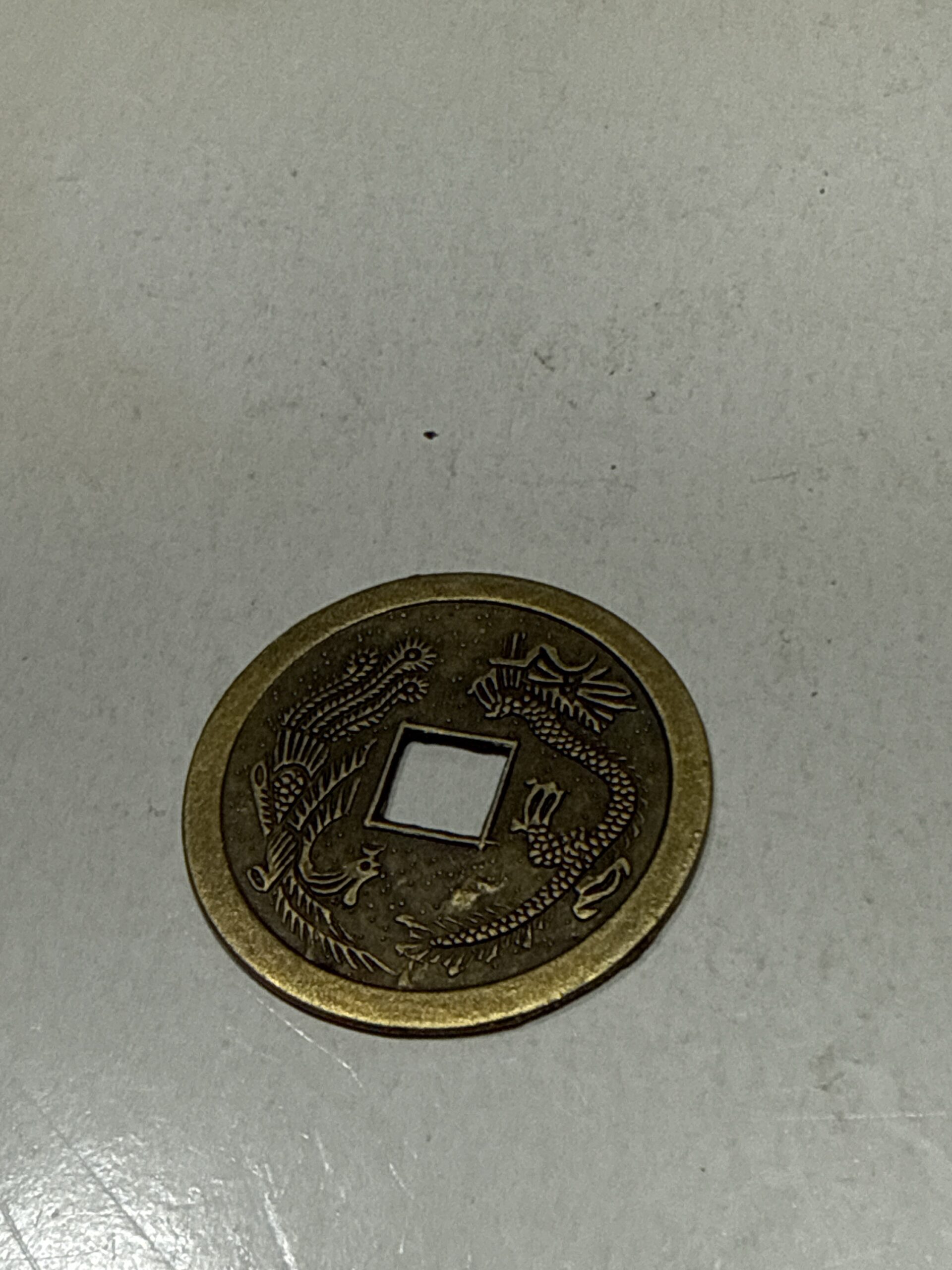 Moneda fénix y dragón